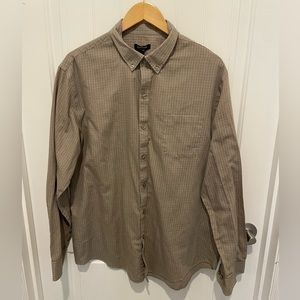 EUC Van Heusen Men’s Long Sleeve Dress Shirt